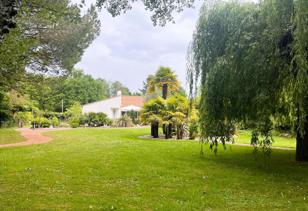 Maison à BEAULIEU-SOUS-LA-ROCHE