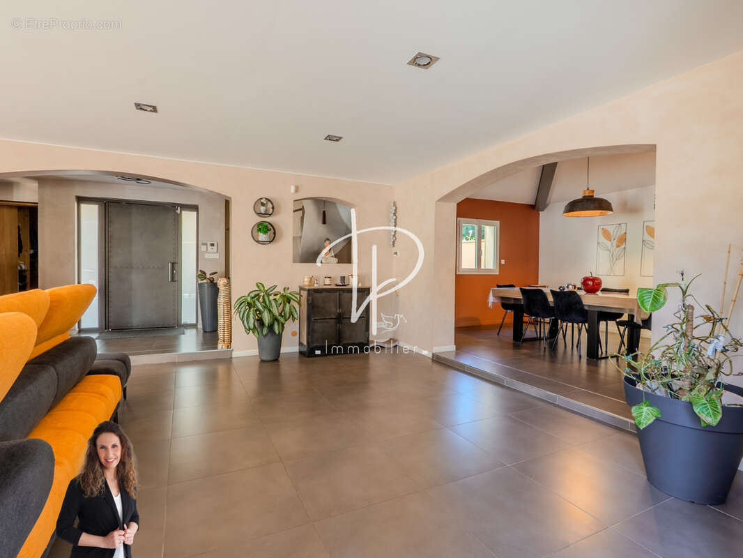 VILLA 8 pièces - 291 m2 - Piscine - Garage double - photo 7