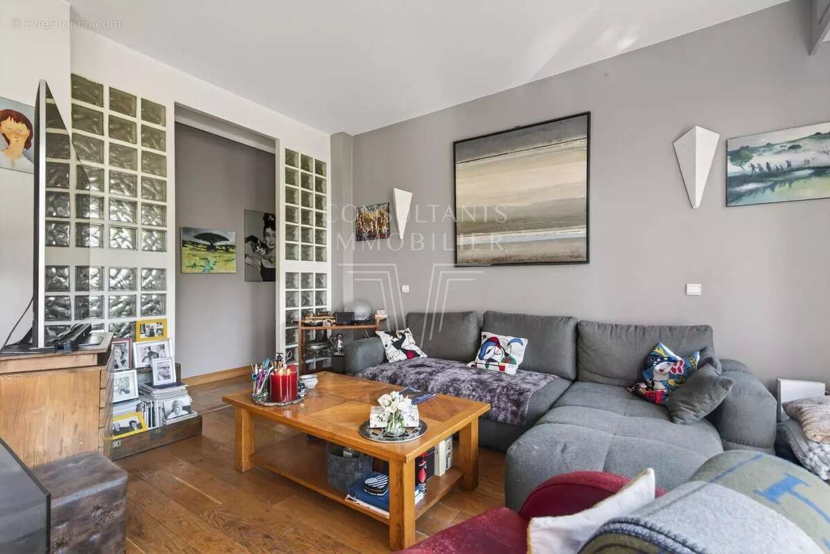 Appartement à NEUILLY-SUR-SEINE