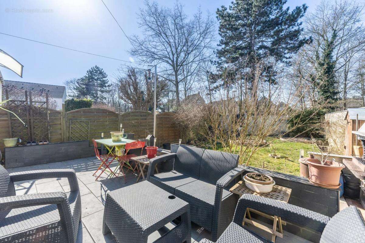 Maison à JOUY-LE-MOUTIER