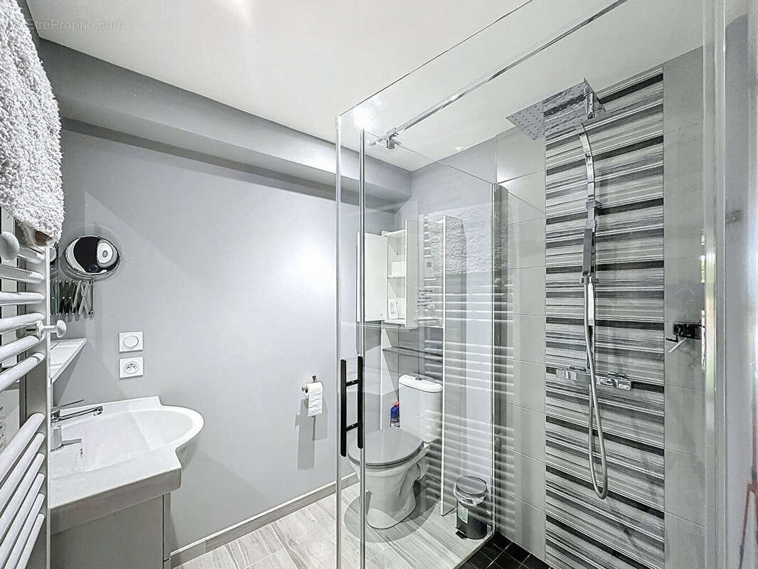 Maison à VILLECOMTAL-SUR-ARROS