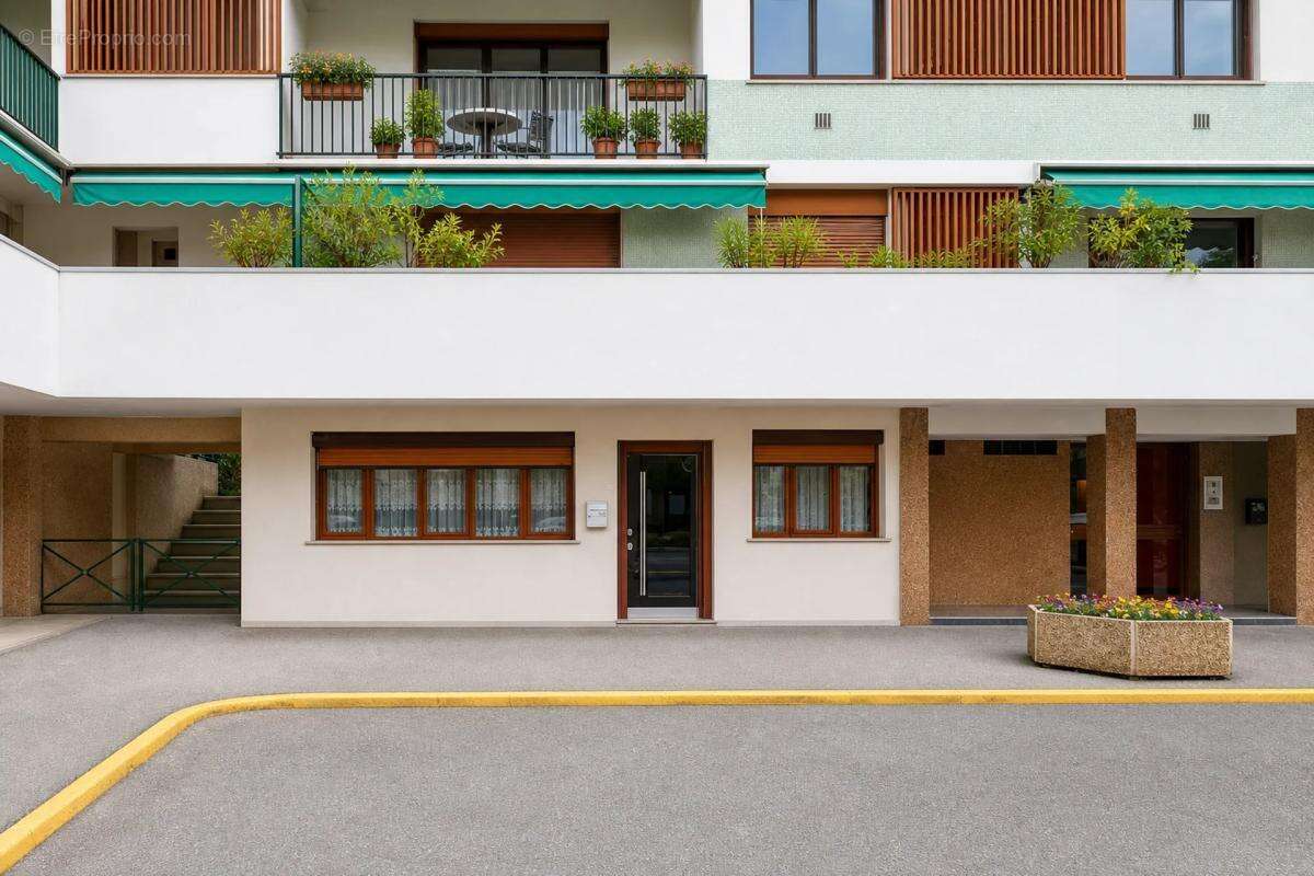 T4 familial 92 m² avec piscine - Marseille 13e - photo 12