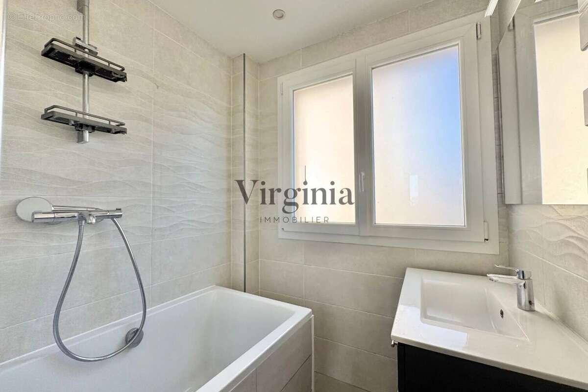 Appartement à CHARENTON-LE-PONT