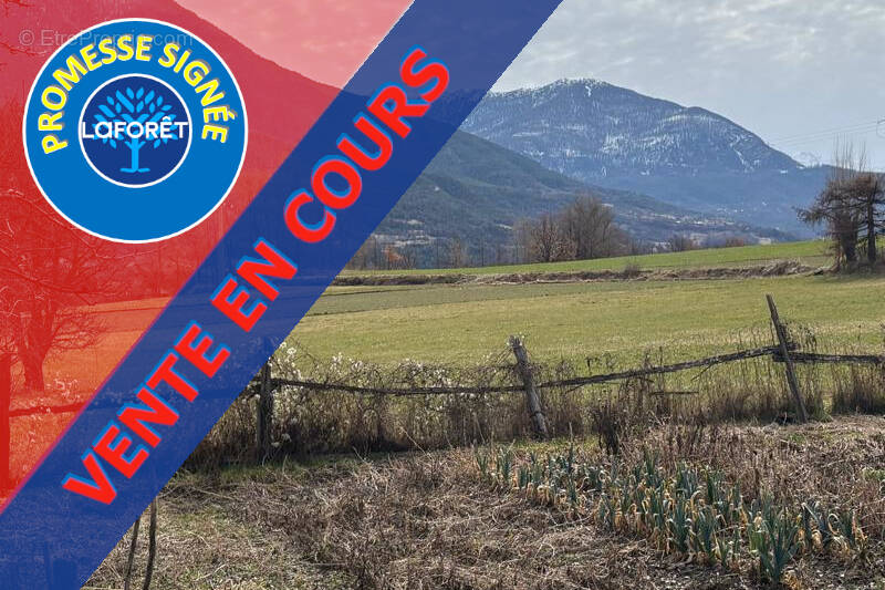 Terrain à CHATEAUROUX-LES-ALPES