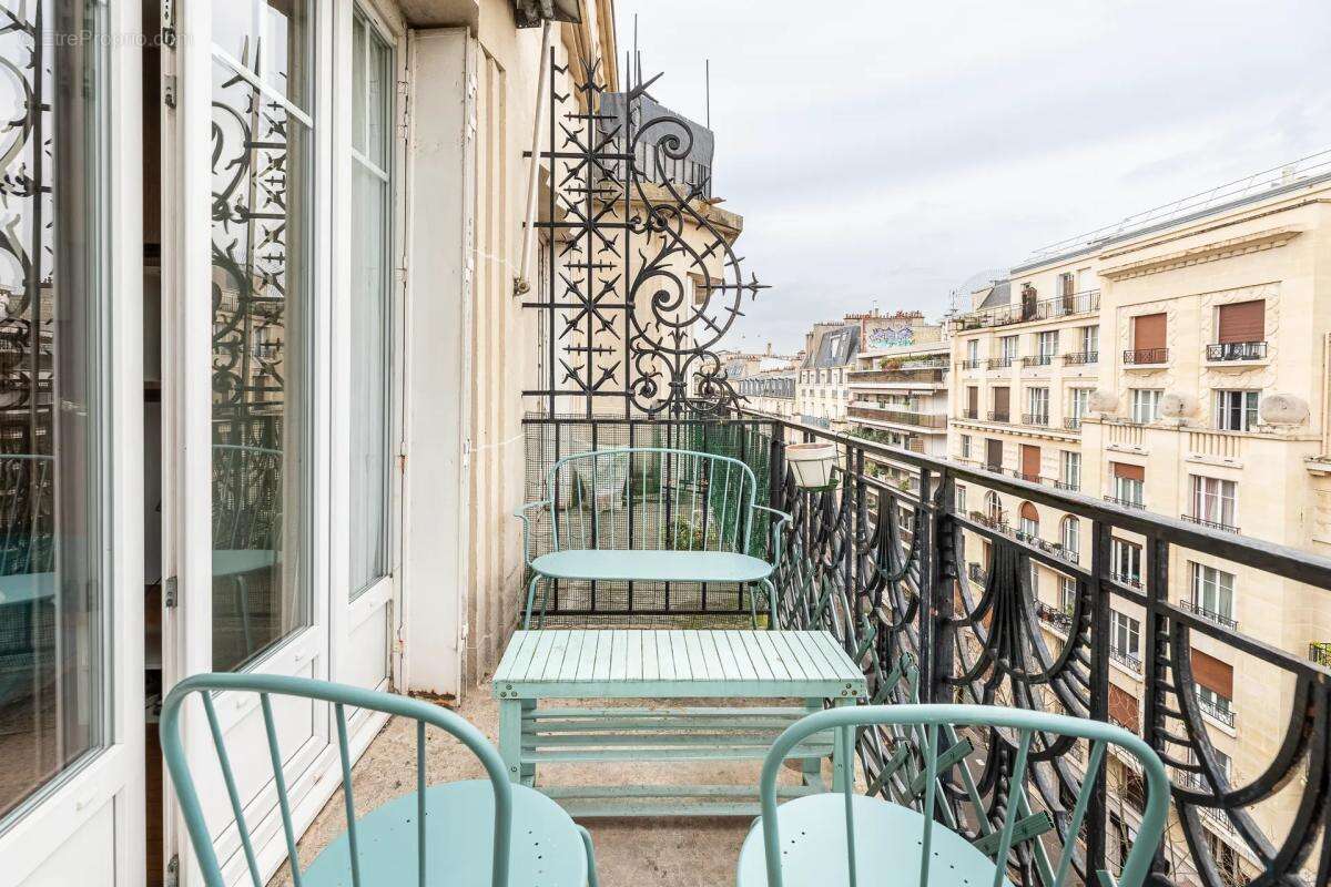 Appartement à PARIS-16E