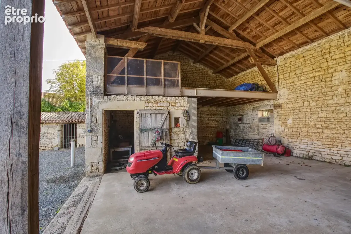 Maison en pierre au style moderne, située dans un joli village et implantée sur un beau terrain - photo 10