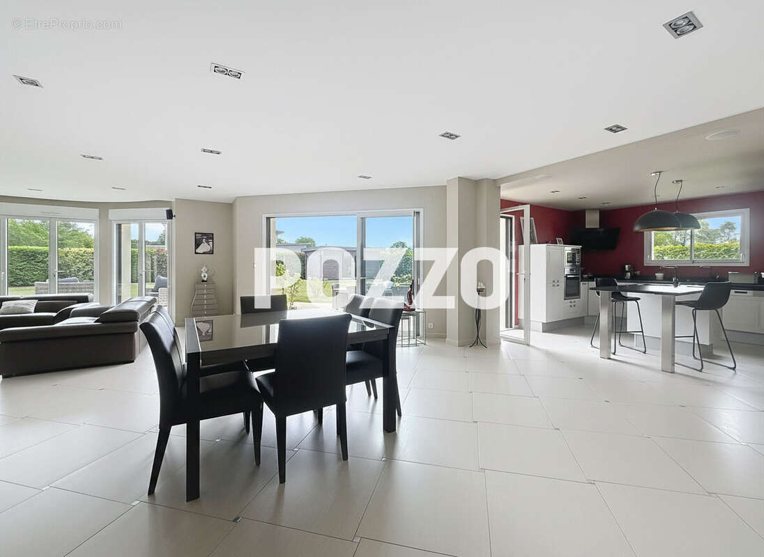 maison prestations de qualités F7 (250 m²) et terrain 1400m² Plage et commerces à pied - photo 3