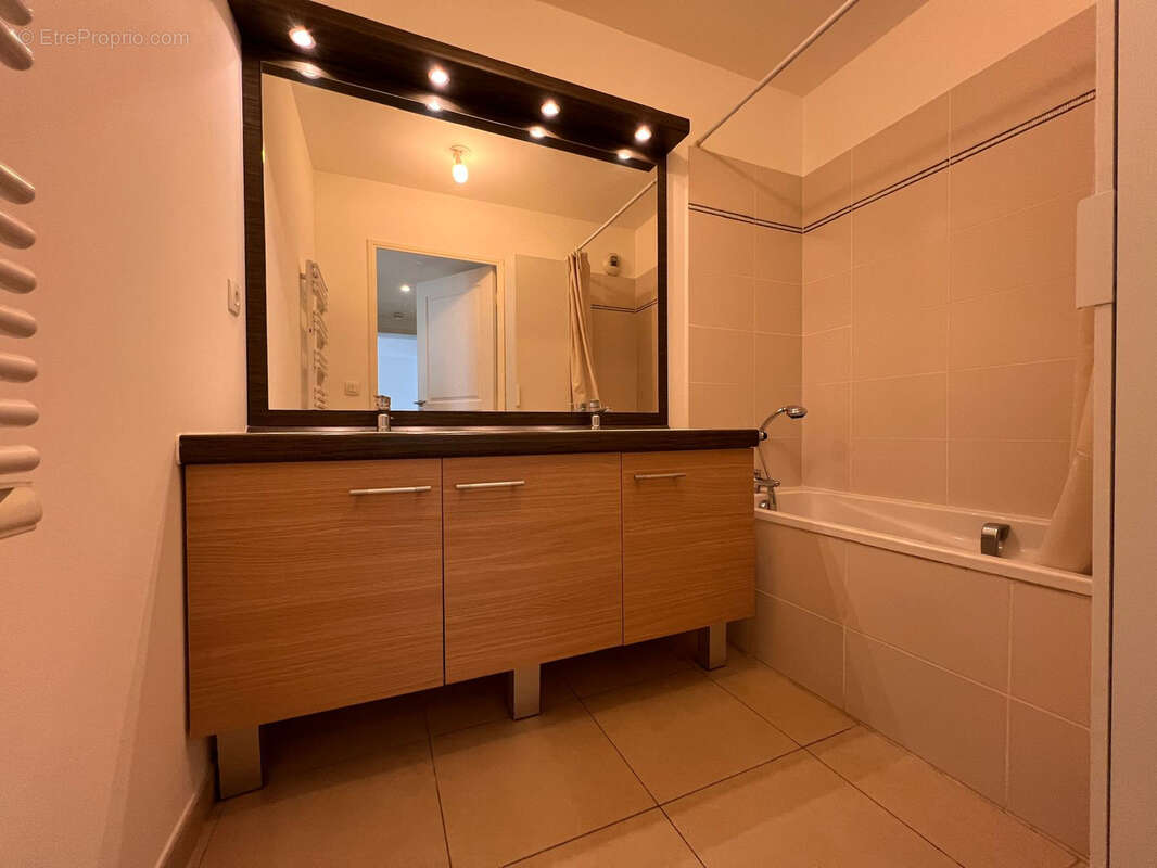 Appartement à MARSEILLE-7E