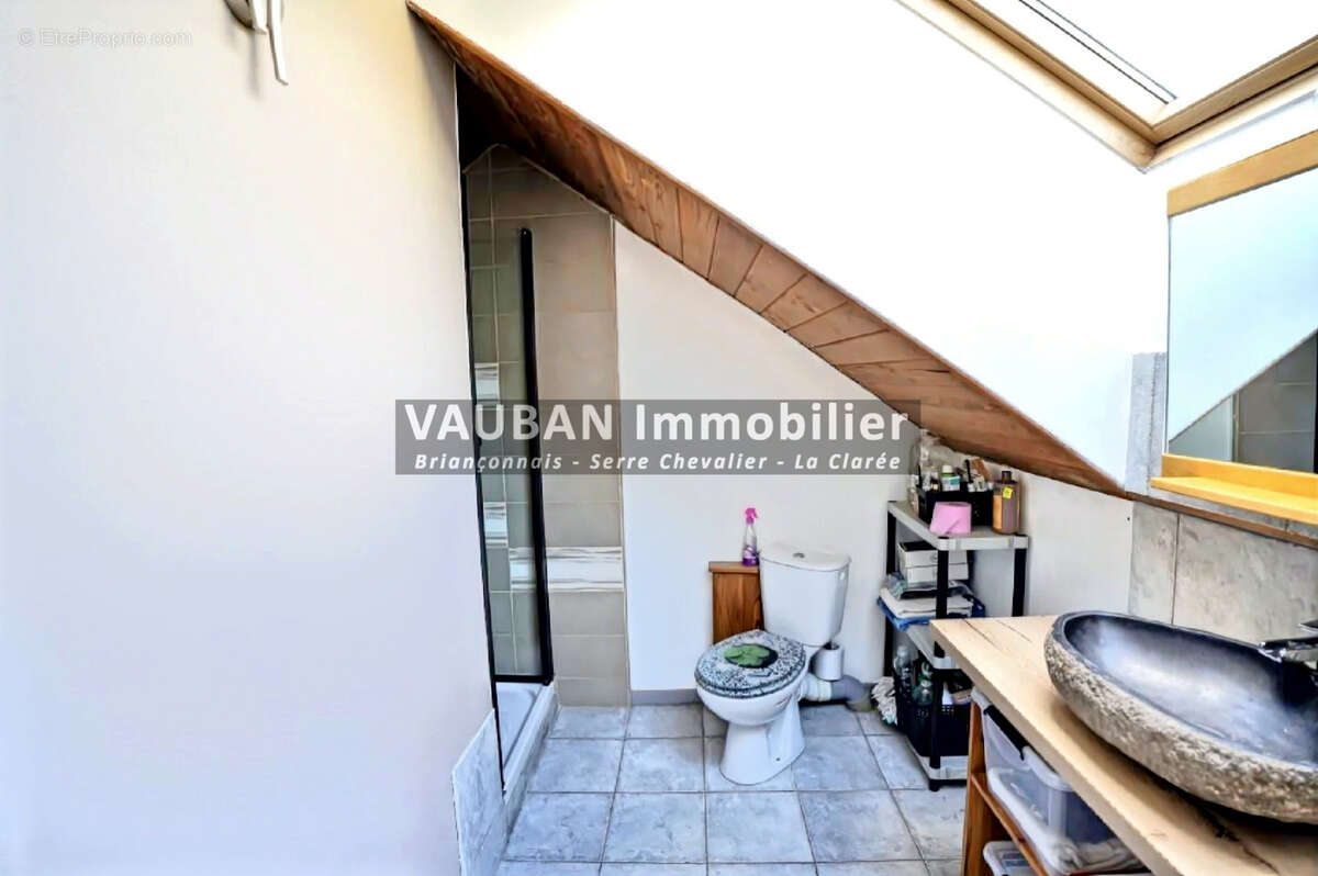 Appartement à SAINT-MARTIN-DE-QUEYRIERES