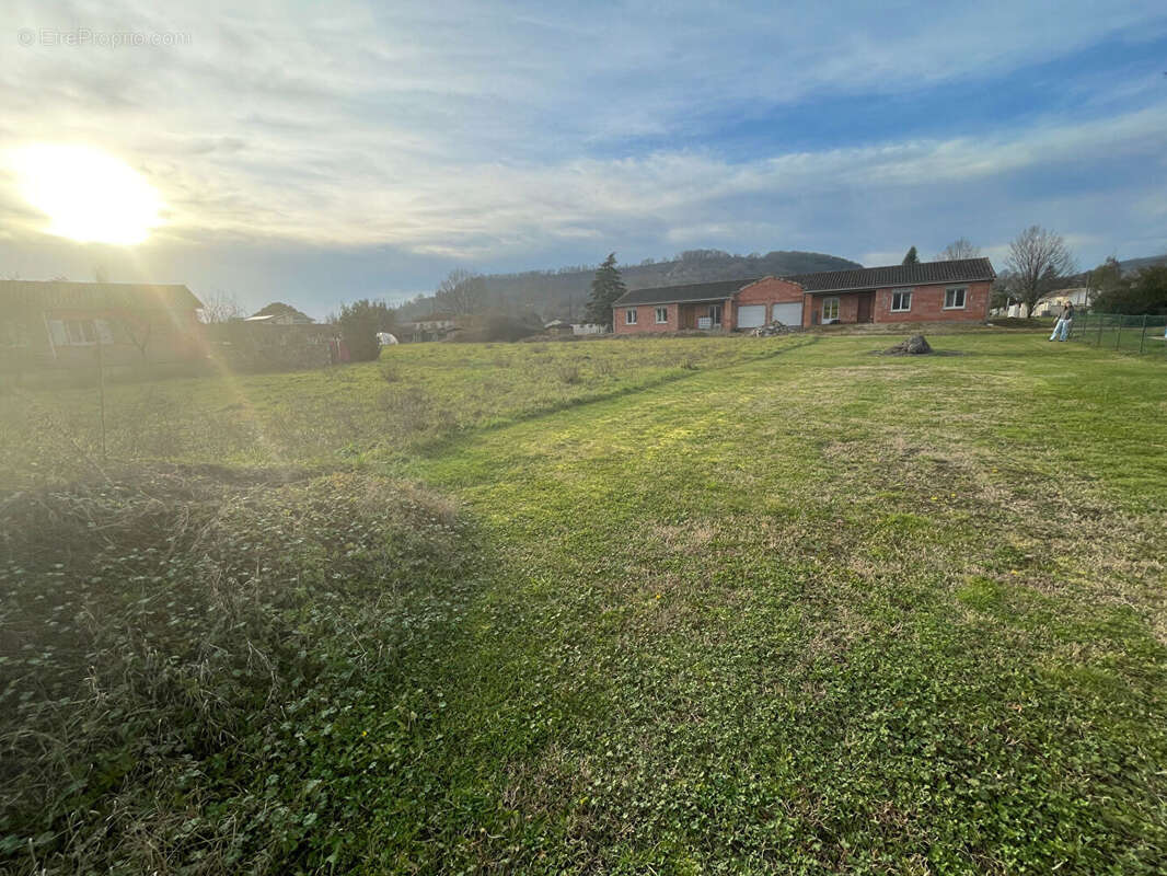 Terrain à CASTELMORON-SUR-LOT