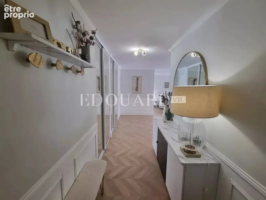 En exclusivité splendide quatre pièces traversant, entièrement rénové avec terrasse et garage - photo 2