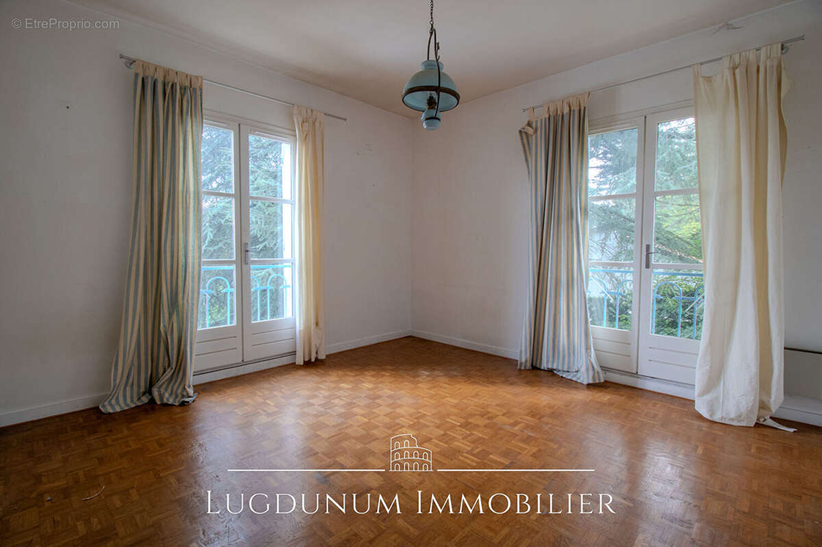 Maison à SAINT-CYR-AU-MONT-D'OR