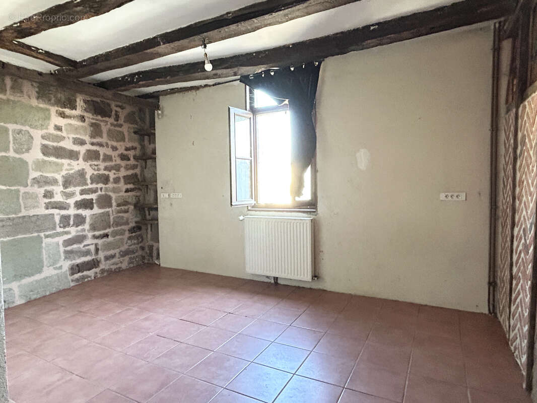 Maison à SAINT-PANTALEON-DE-LARCHE