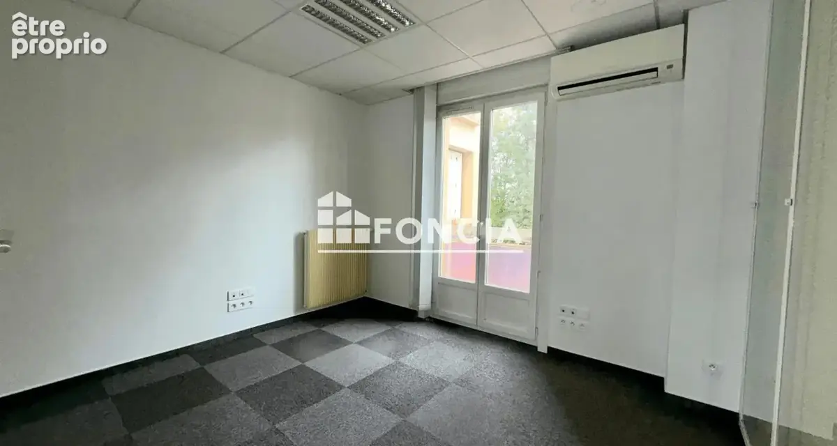 Local commercial libre sur deux niveaux de 190m2 - Quartier Saint Eloi - photo 11