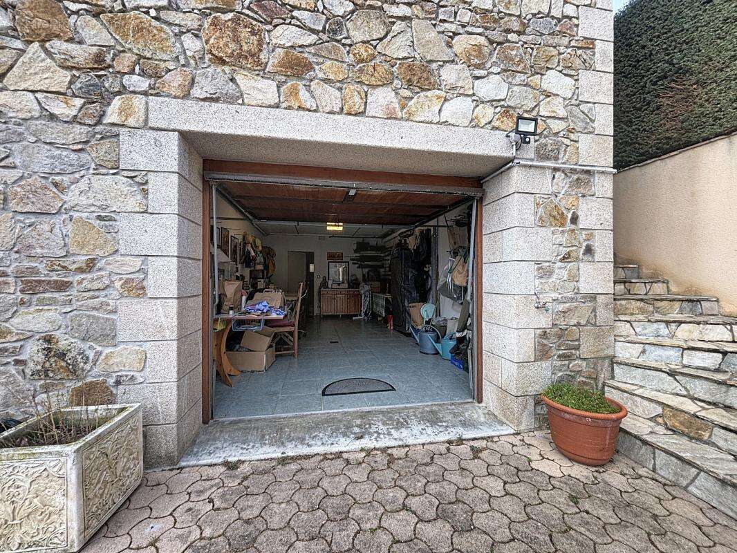 Maison à LA ROCHE-BLANCHE