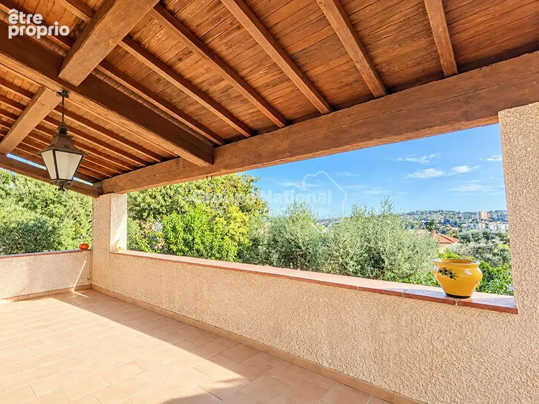 Toulon est bas faron - villa t5 sur deux niveaux de 166 m² -  garages - terrain de 750m² - photo 6