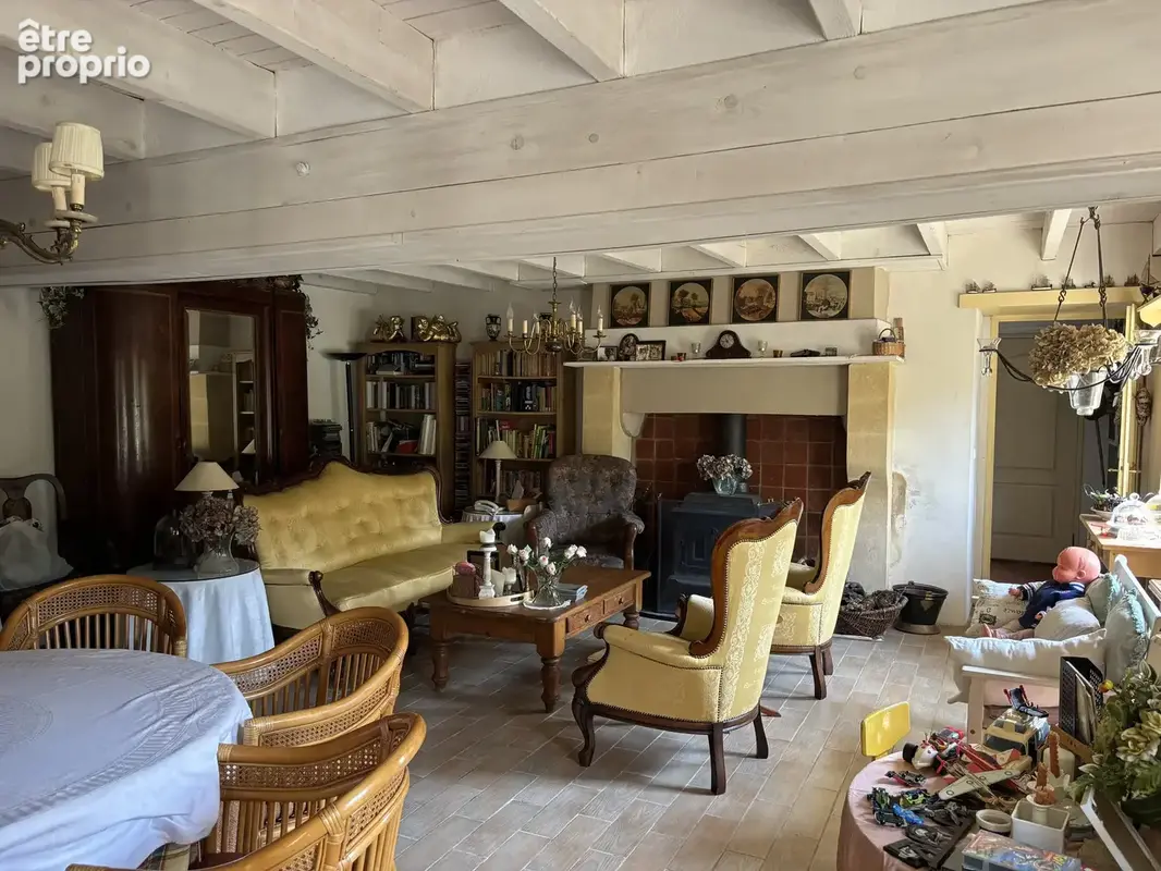 Saint-Denis-de-Jouhet   Charmante maison avec 1934 m2 de terrain, située au calme dans un cadre verdoyant - photo 13