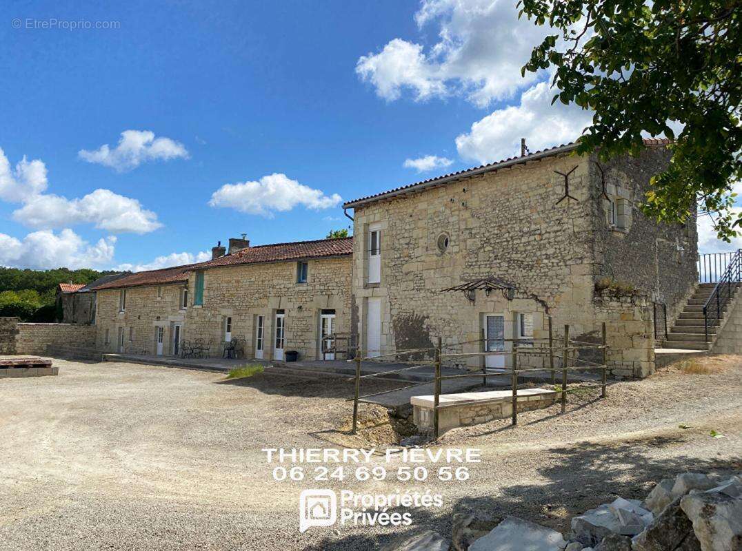 À vendre 86200 Glénouze Maison de 10 pièces 312 m2 avec gîte indépendant, dépendance, terrain, bois et caves - photo 2