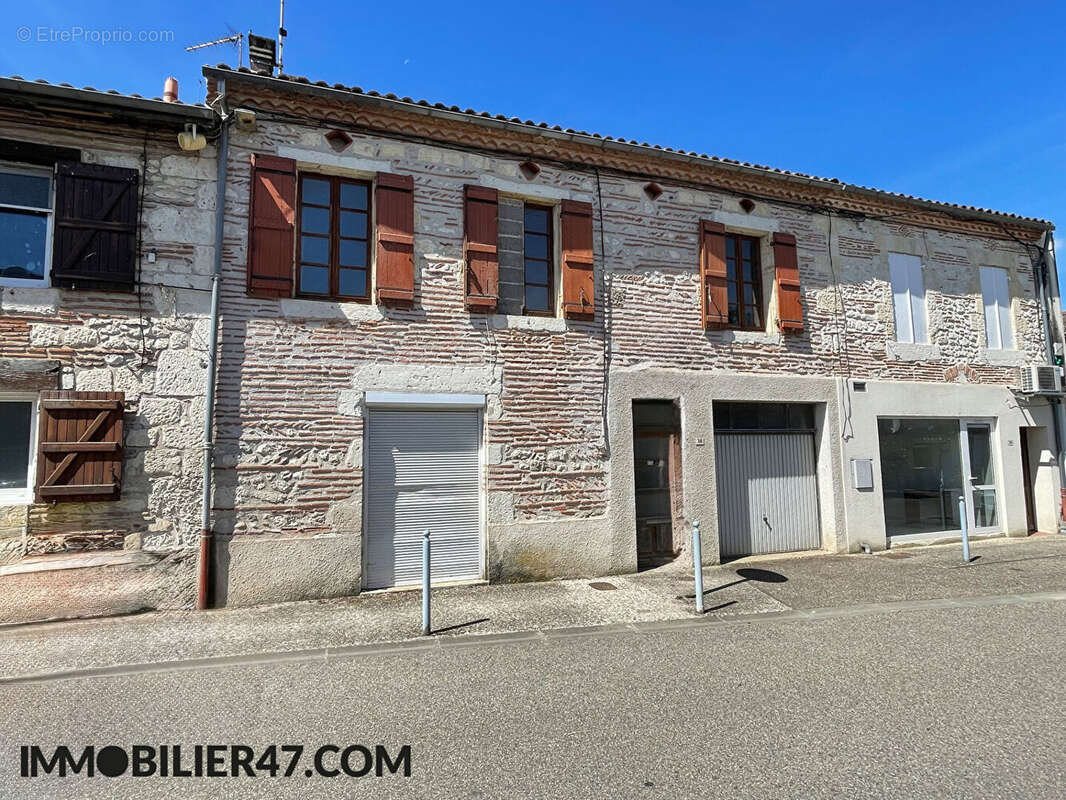 Maison de village avec jardin et garage - photo 2