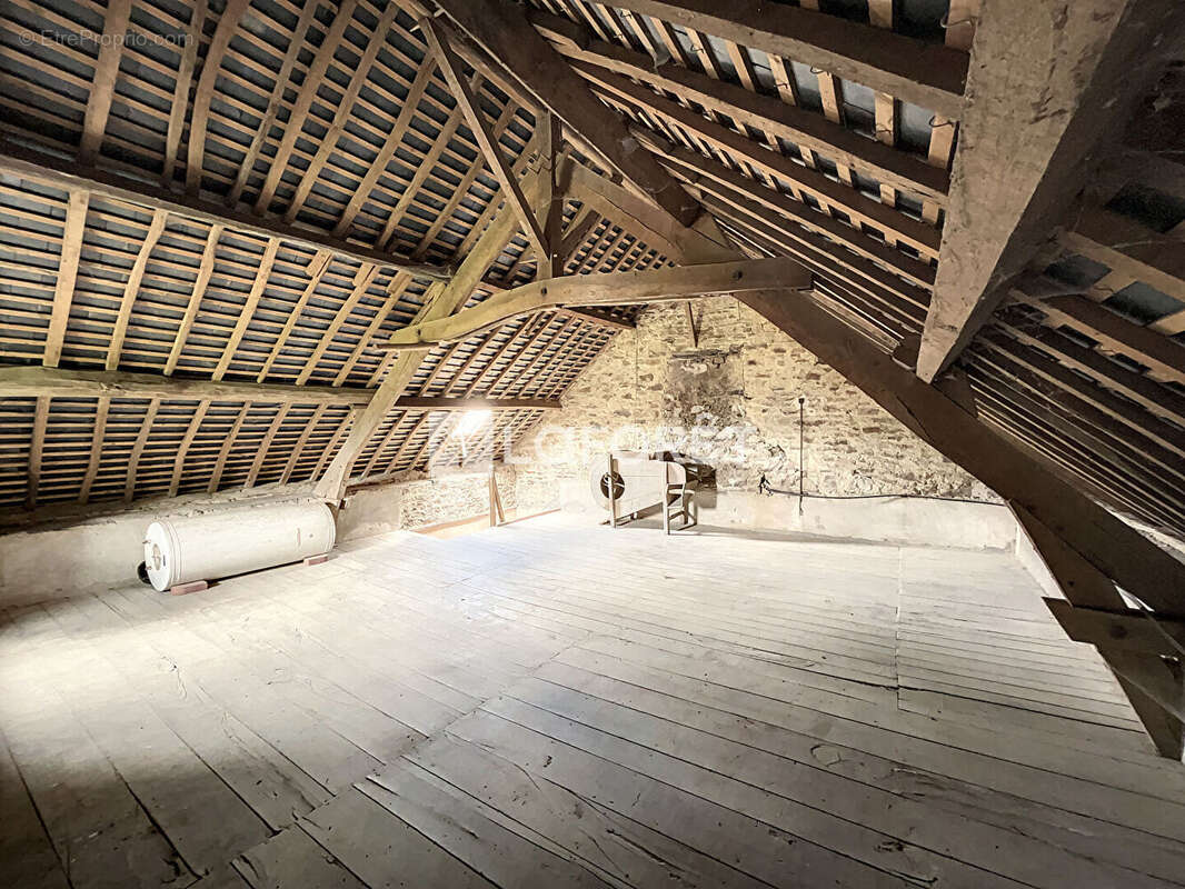 Maison à BAINS-SUR-OUST