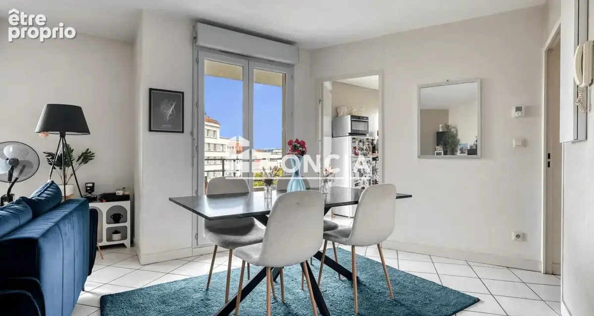 VILLEURBANNE - PLACE MARENGO (Limite Lyon 3e) – T3 de 64 m² en Étage Élevé avec Balcon, Parking & Cave - photo 3