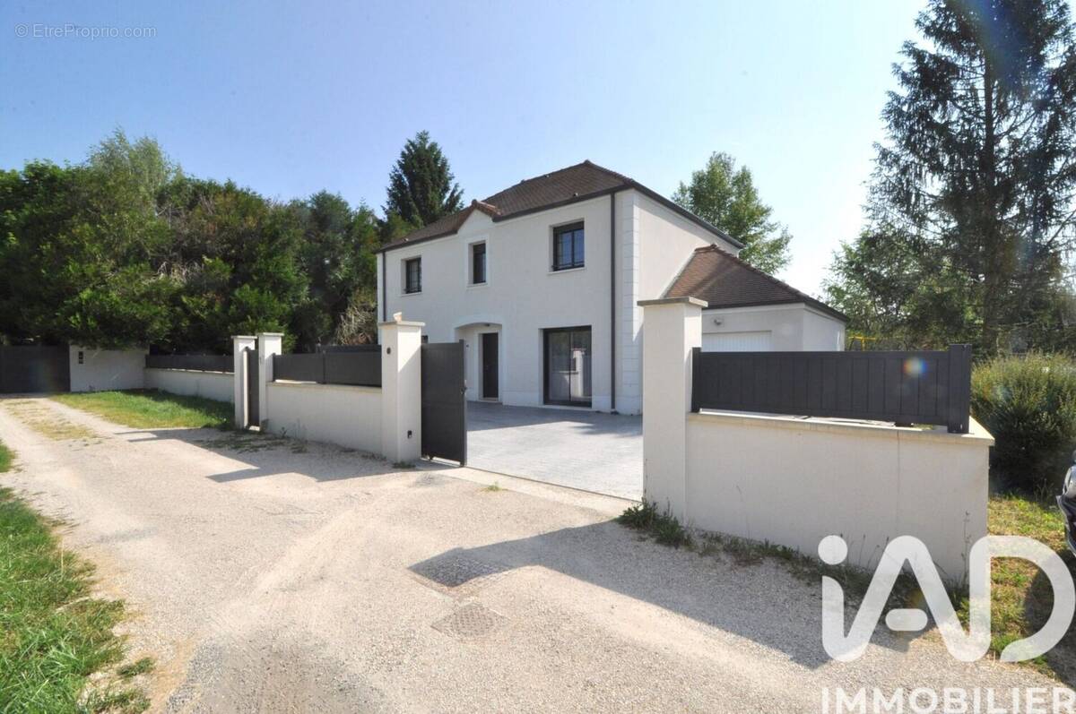 Photo 1 - Maison à SAINT-MAURICE-MONTCOURONNE