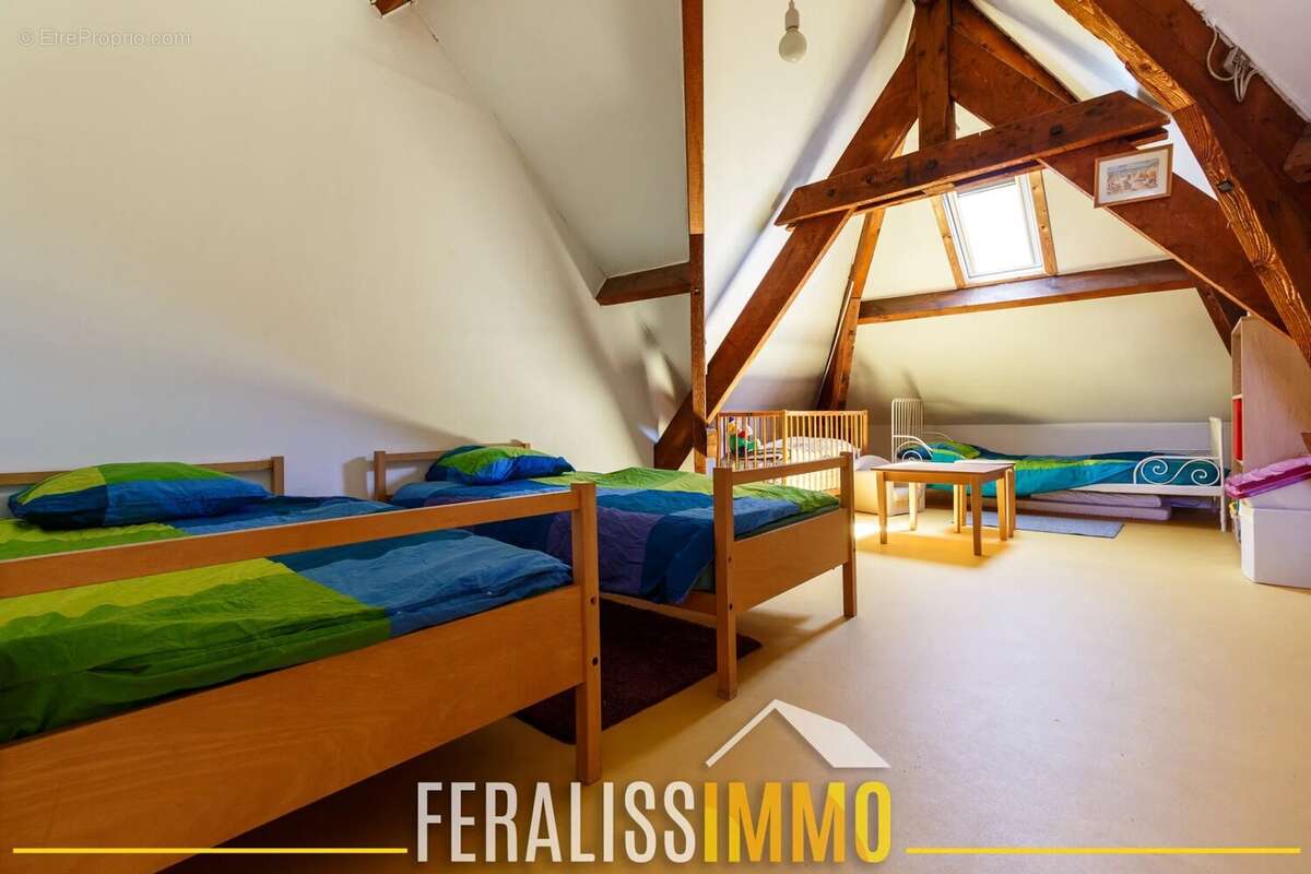 Maison familiale de 220 m2 avec sous-sol total et double gar - photo 9
