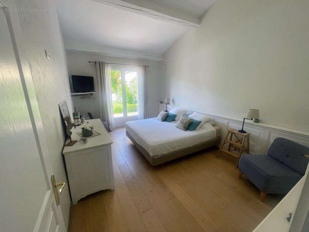Maison 233 m² à Rognes  - photo 12