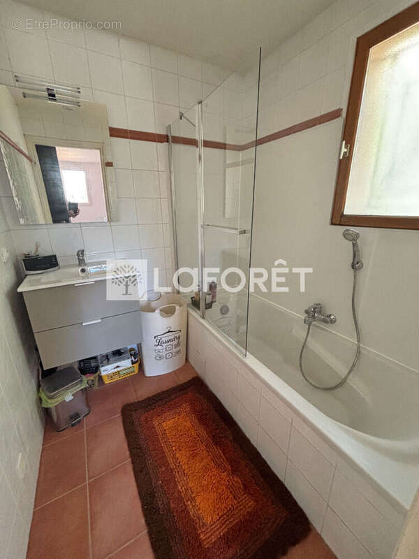 Appartement à SAINT-LAURENT-DU-VAR