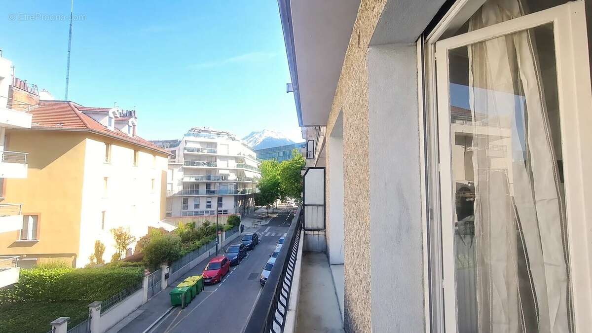 GRENOBLE Europole - Studio meublé 32m2 - photo 2