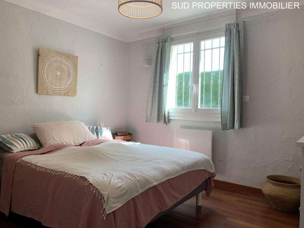 Maison à SAINT-ESTEVE