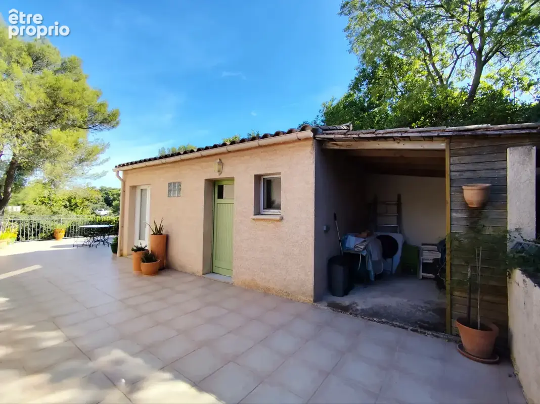 Nîmes Camplanier, belle villa T5 avec piscine sur terrain de 2100 m2 avec dépendance et mazet. - photo 14