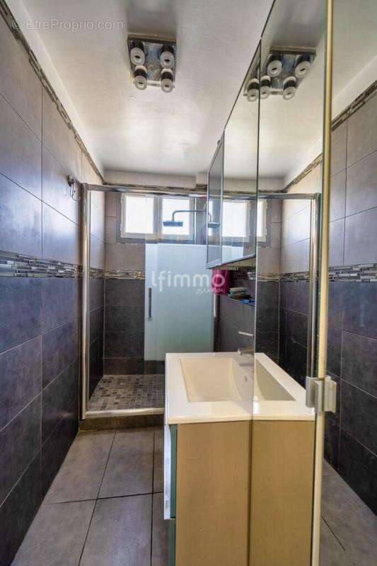 Appartement T4 de 75m2 - Saint Tronc 13010 - photo 7