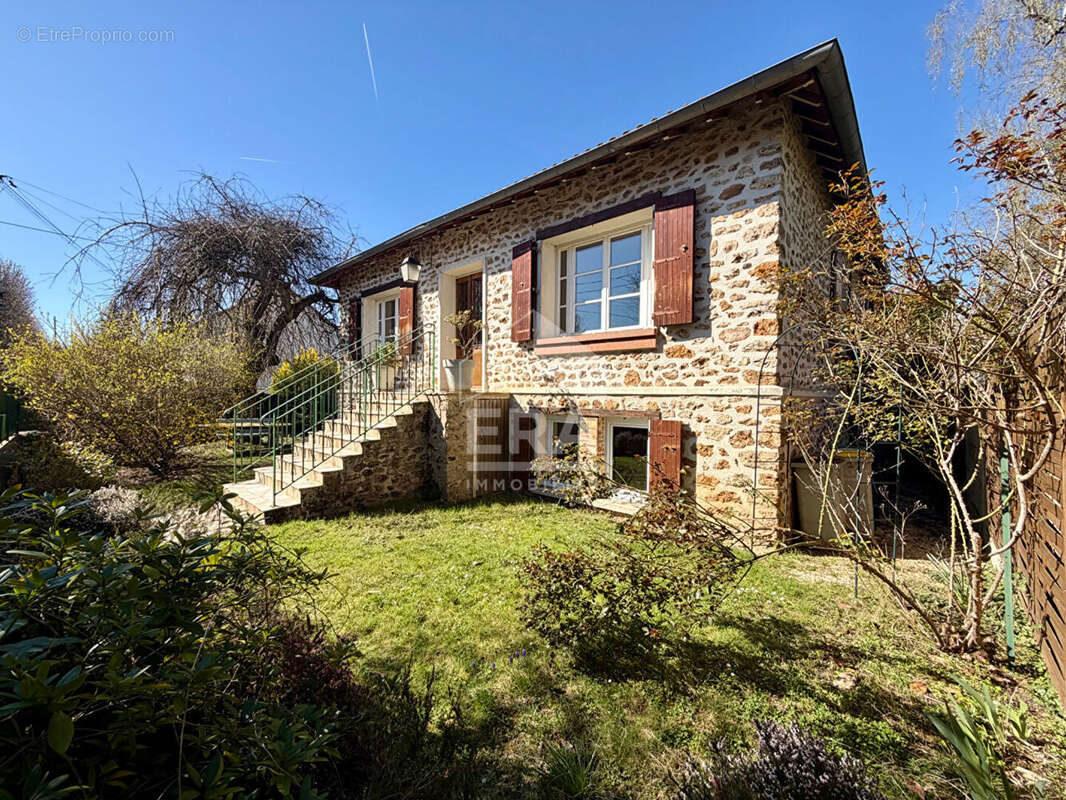Maison à COMBS-LA-VILLE