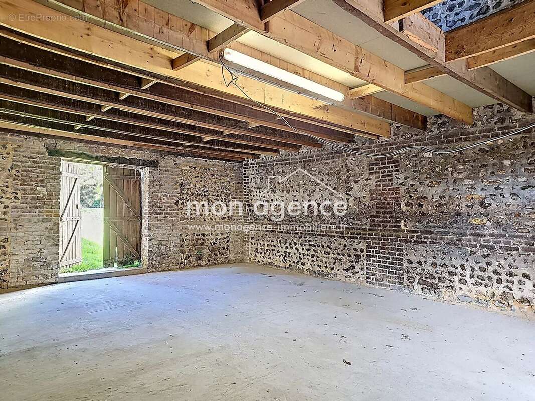 Maison à MONTMAIN