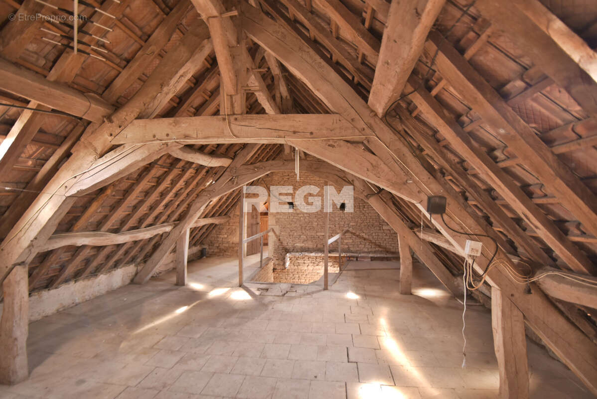 Exclusivité : Maison 3 chambres de 106m2 + 2 granges aménageables sur 1637m2 de terrain - photo 10