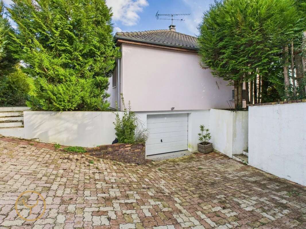 Maison à SAINT-POUANGE