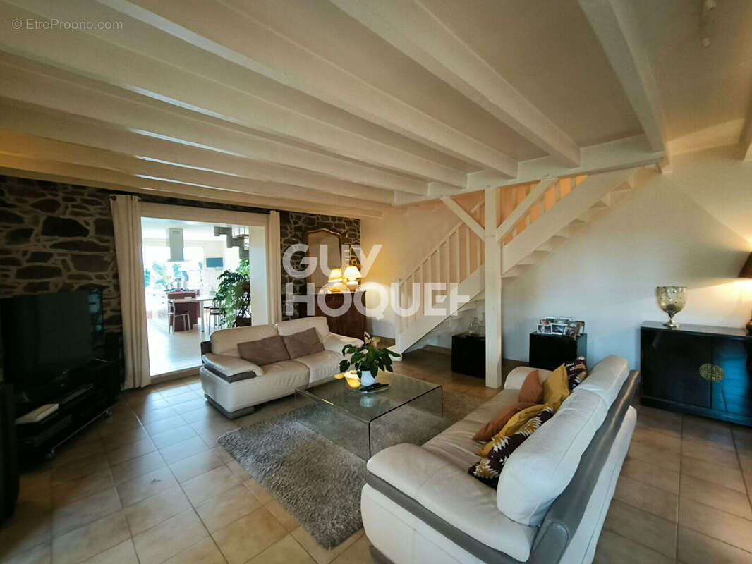 Maison à SAINT-GUINOUX