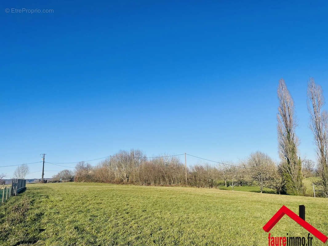 Terrain à TERRASSON-LAVILLEDIEU