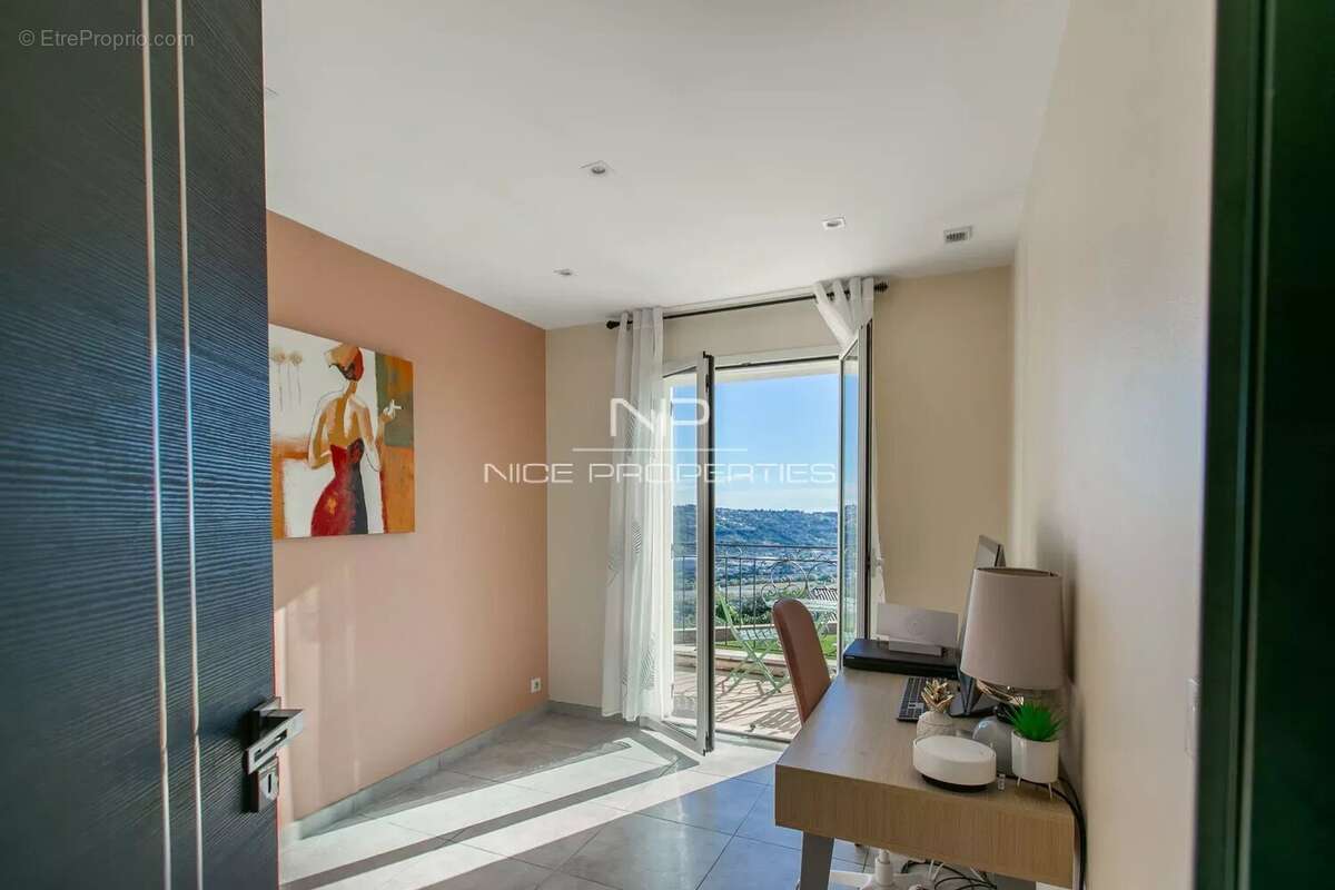 Maison à SAINT-LAURENT-DU-VAR