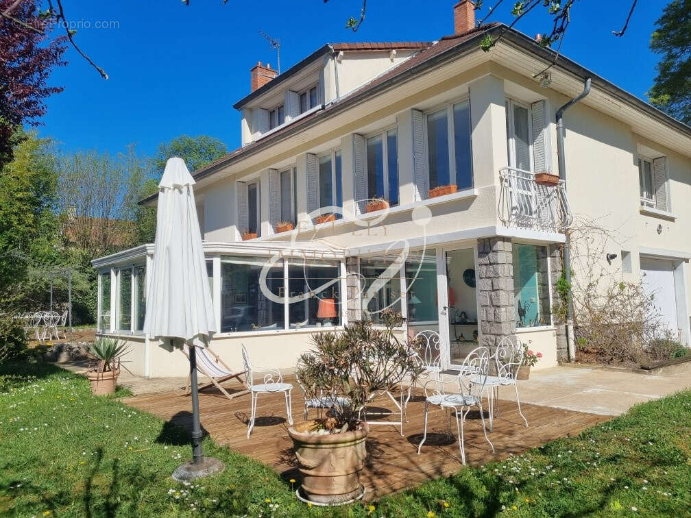 Maison à TASSIN-LA-DEMI-LUNE