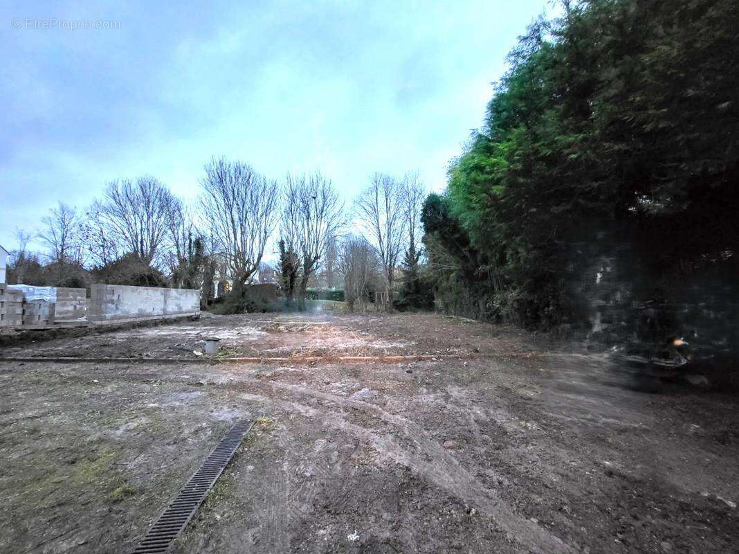 Terrain à SERAINCOURT