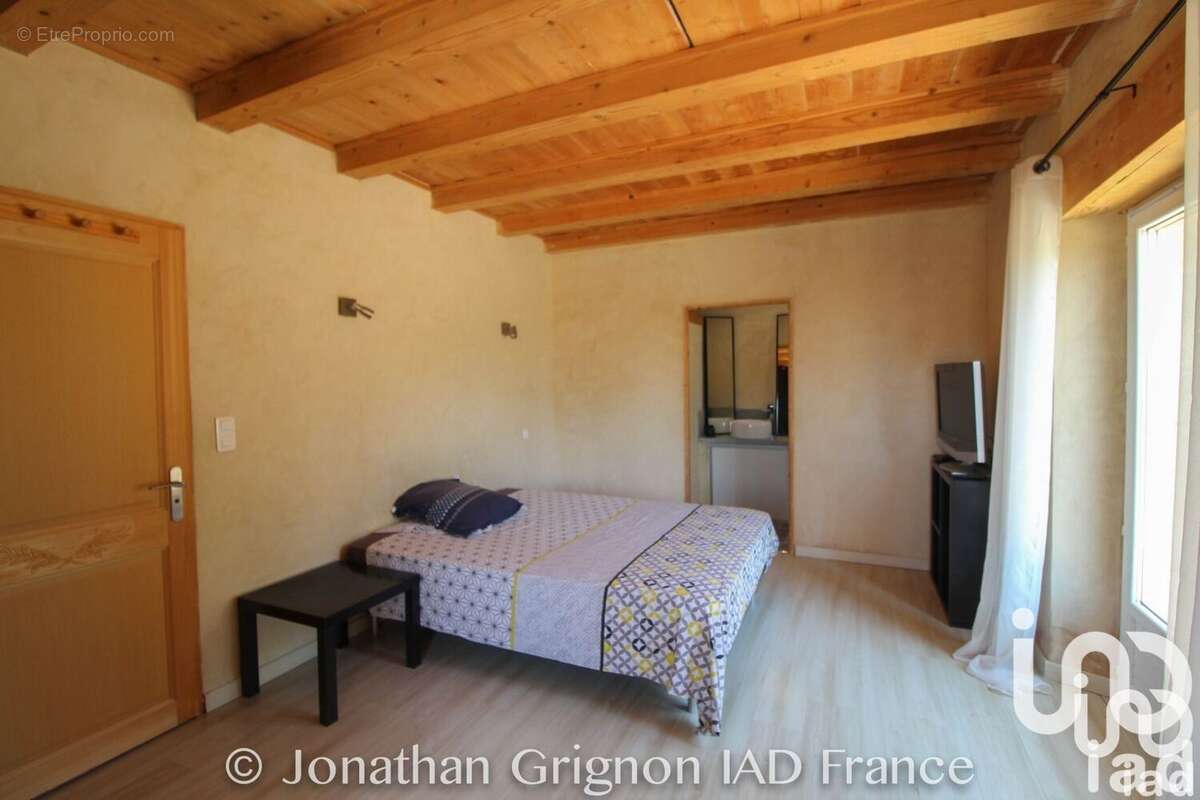 Maison 173 m² à Saint-Maximin  - photo 9