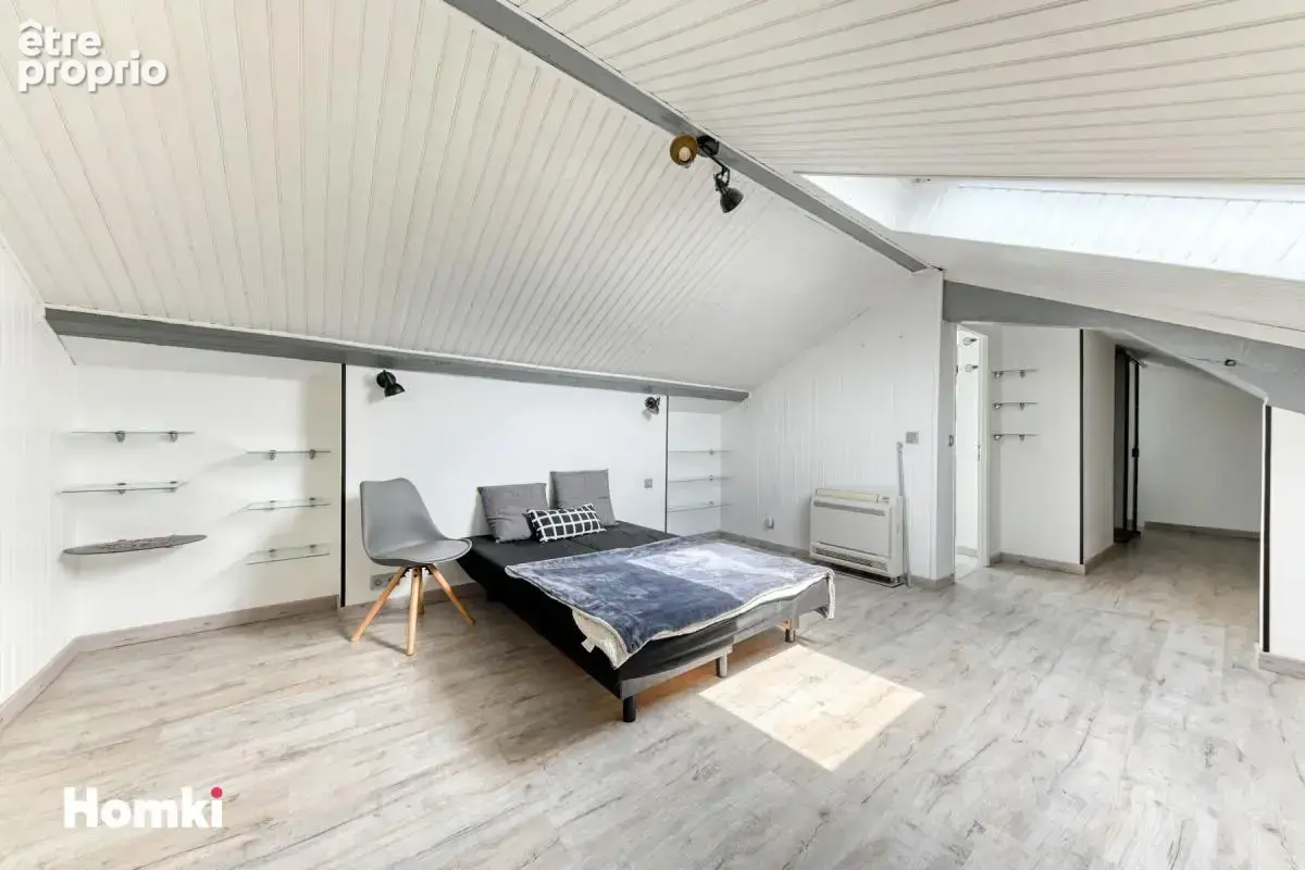 À VENDRE – Superbe appartement duplex rénové dans villa des années 1960 – Rue Guynemer - photo 7