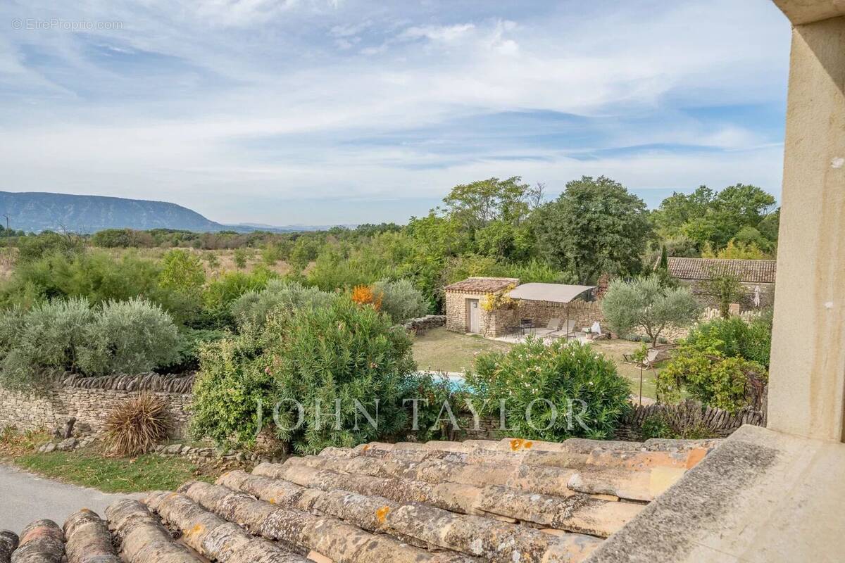 Maison à GORDES