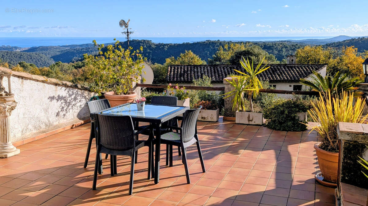 Maison à TOURRETTES-SUR-LOUP