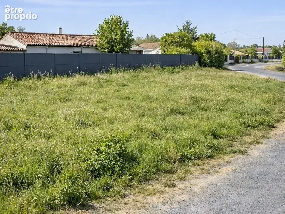 Photo Terrain à Saint-Savin au prix de 62 000€