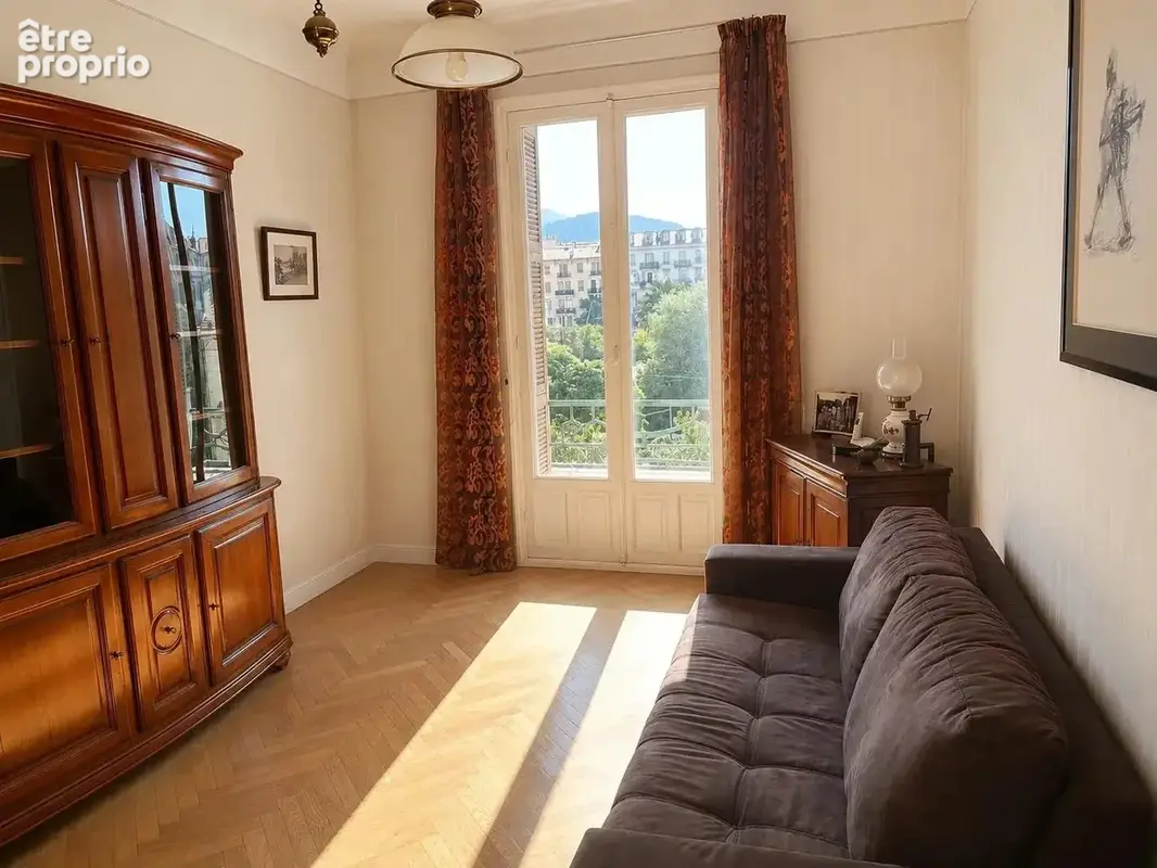 Liberation a 100m de la place - f3 78m² balcons - photo 12