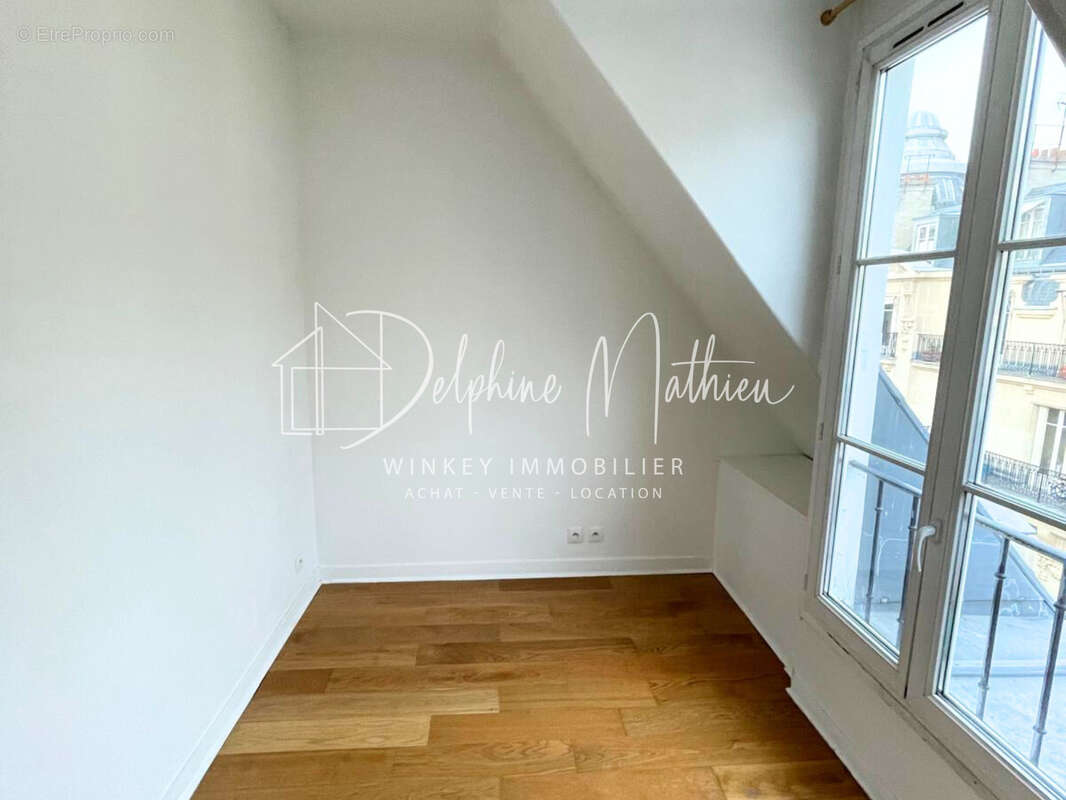 Appartement à PARIS-16E