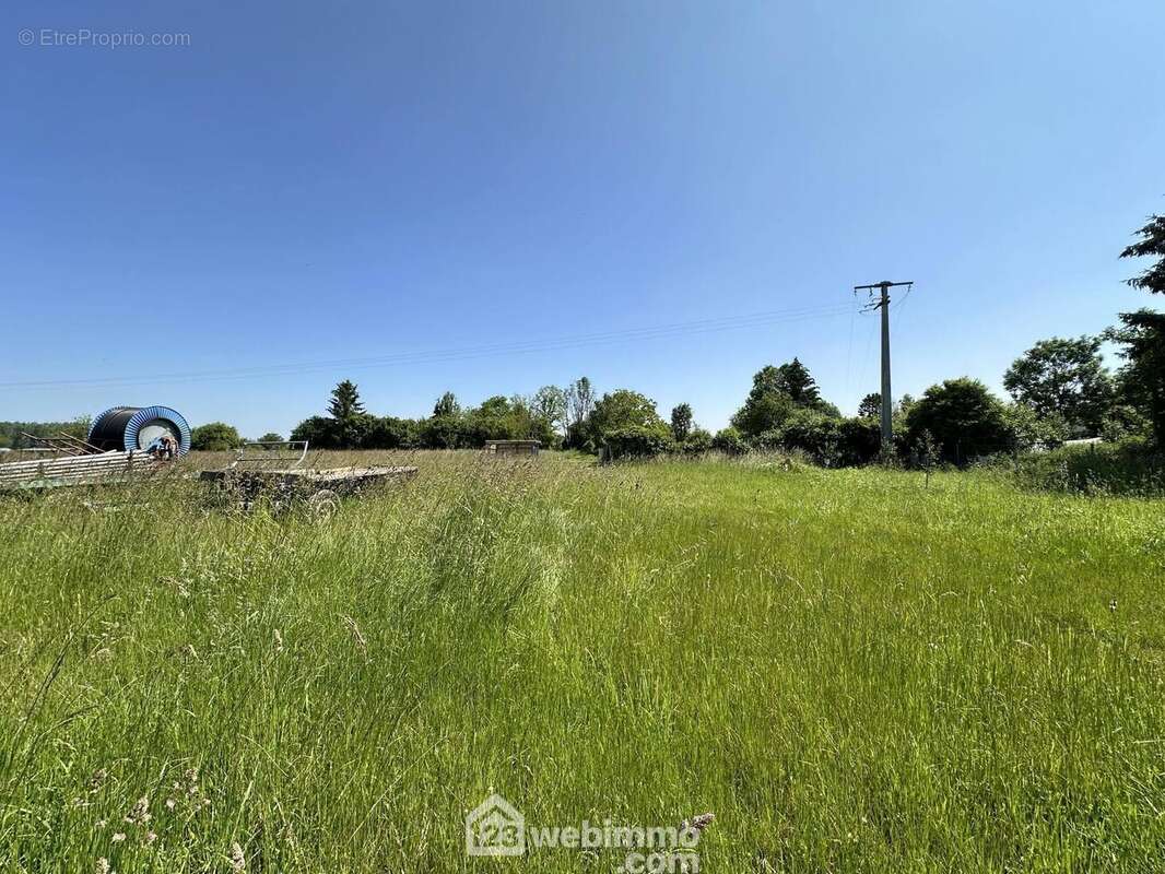 Vous disposez d'une façade de 17 mètres - Terrain à SISSONNE